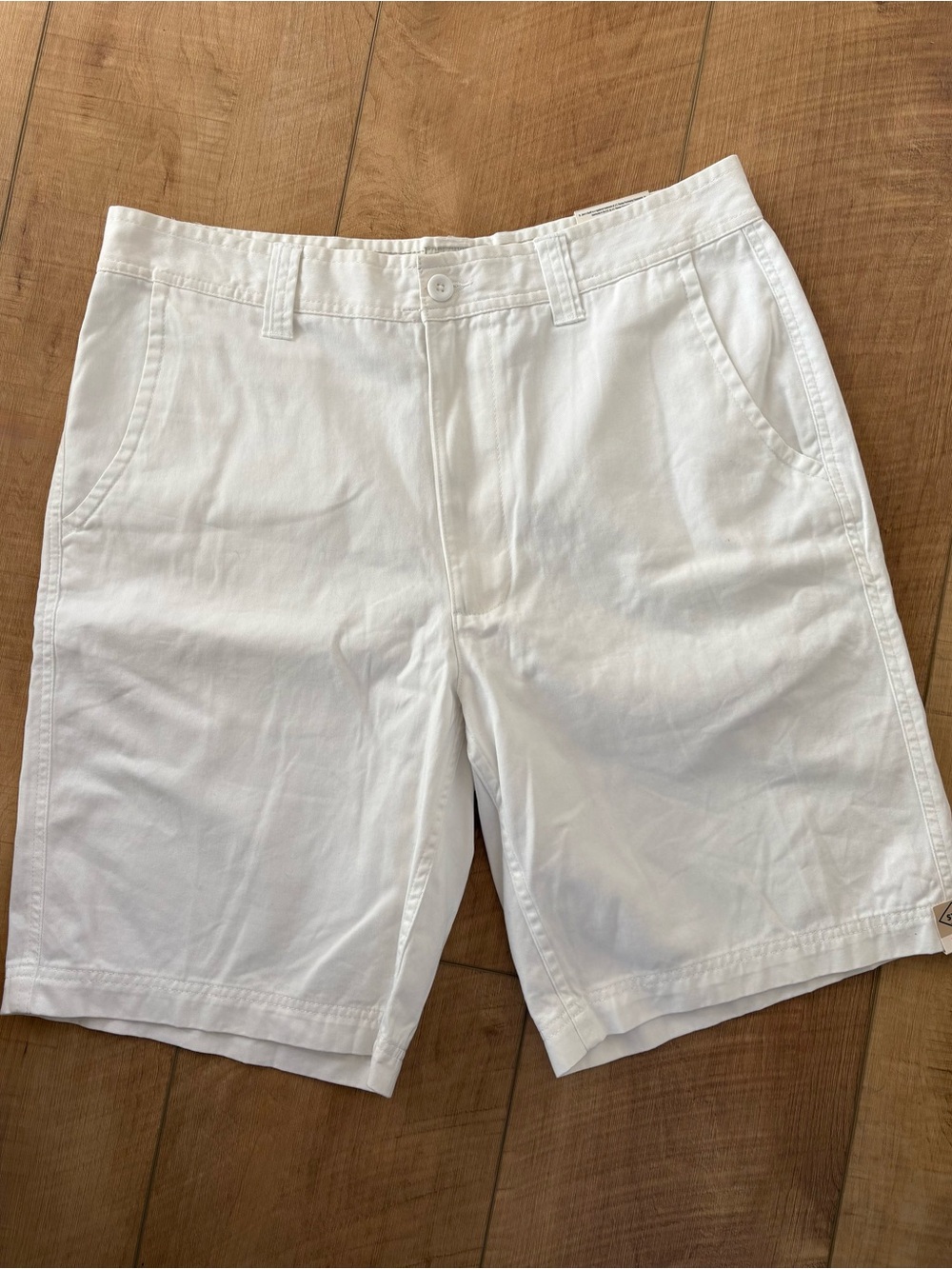 NWT Men's St. John's Bay Legacy Flat Front Shorts. 100% Cotton. White. Size 34